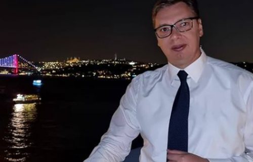 Predsednik Vučić u Turskoj: Lepo veče u Istanbulu, radujem se susretu sa Erdoganom (FOTO)