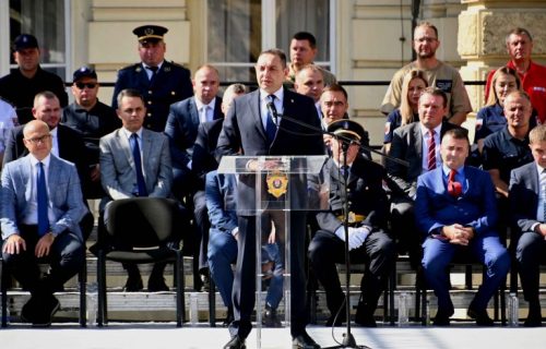 Vulin se ZAHVALIO dobrovoljnim vatrogasnim društvima: "Čuvaćemo SRBIJU kao život svakog od nas" (FOTO)