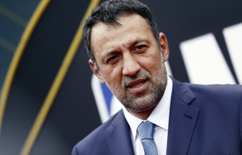 Vlade Divac postao državljanin Crne Gore: Dritan Abazović mu uručio pasoš (FOTO)