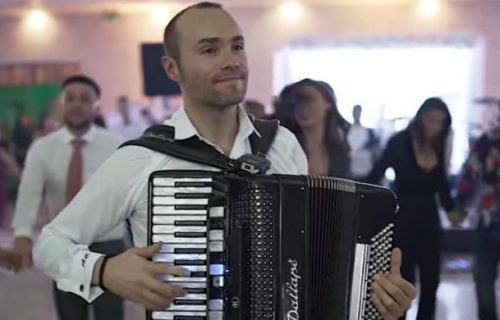 RANJENI SRBIN sa KiM je brat Ace Sofronijevića! Harmonikaš sve saznao na snimanju emisije, usledio ŠOK