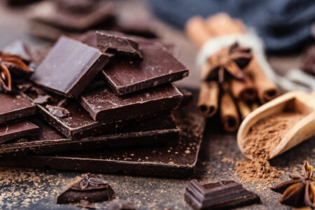 Pet velikih promena: Šta će se dogoditi u organizmu ako svaki dan jedete crnu čokoladu?
