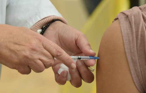 Veliki propust u Hrvatskoj: Đaci prvaci primili vakcine kojima je istekao rok