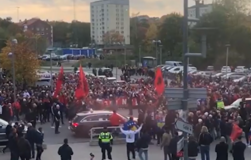 Na hiljade Šiptara okupiralo stadion u Švedskoj: Albanske zastave i huligani uplašili narod! (VIDEO)