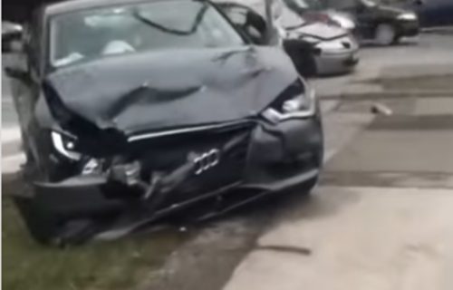 Automobili POTPUNO uništeni: Saobraćajni udes u novosadskom naselju Detelinara (VIDEO)