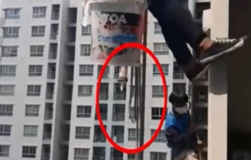Horor u zgradi: Besna komšinica sa 26. sprata PRESEKLA UŽE radnicima - gledali su smrti u oči (VIDEO)