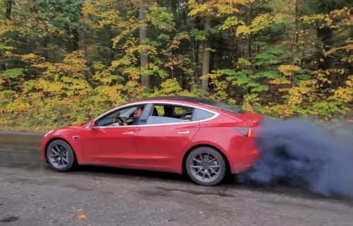 Iz električnog automobila kulja CRNI DIM?! Izgleda zabrinjavajuće, ali nije ono što mislite (VIDEO)