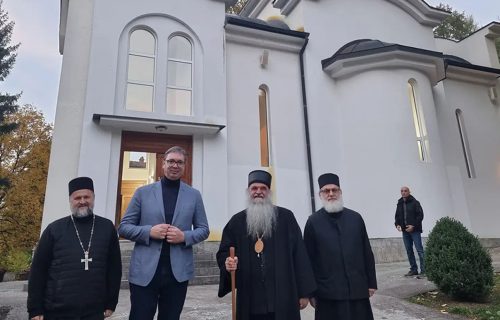 Vučić obišao Bogorodičnu crkvu u Mrzenici: "Zahvalan sam vladiki Davidu na gostoprimstvu" (FOTO)