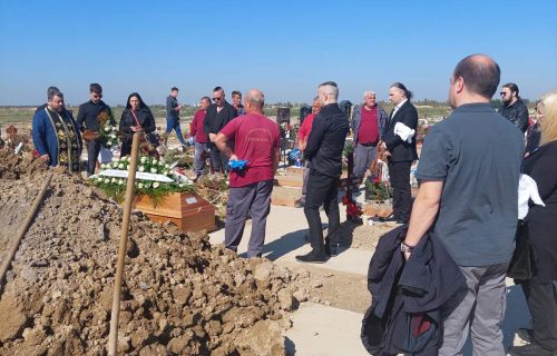 Oglasio se Zoran nakon očeve SAHRANE: Otkrio zašto majka Zorica nije došla, pa pomenuo malu Janu (FOTO)