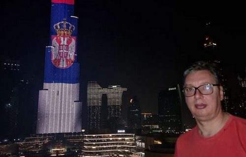 U čast predsednika Vučića i Srbije! Burdž Kalifa večeras u bojama srpske zastave (FOTO+VIDEO)