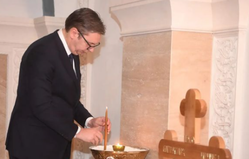 Vučić upalio sveću za patrijarha Irineja: "Srbija je tada izgubila duhovnog oca blage naravi" (FOTO)