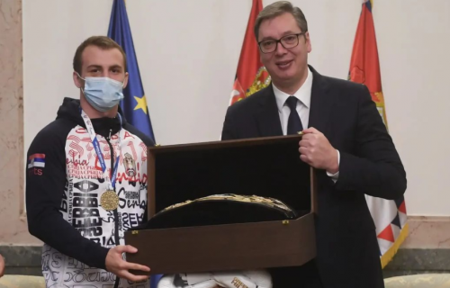 Predsednik Vučić ugostio boksera Vladimira Mirončikova: Prva medalja za Srbiju nakon mnogo godina (FOTO)