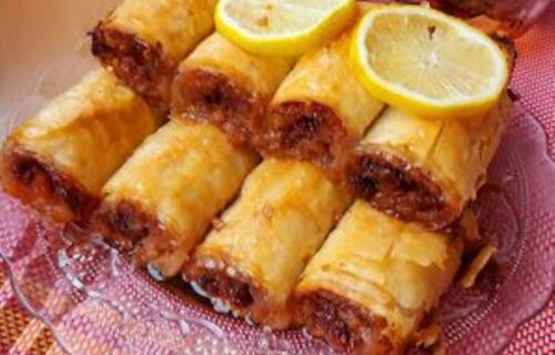 Slatkiš za najprobirljivije: Sočna voćna baklava će vam sigurno popraviti raspoloženje (RECEPT+VIDEO)