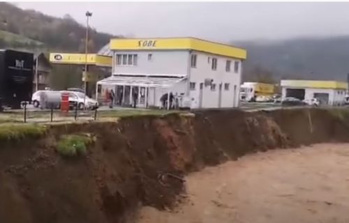 APOKALIPTIČNE SCENE u BiH: Obrušava se zemljište, reka preti da "proguta" benzinsku pumpu i motel (VIDEO)