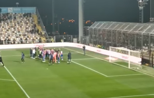 Skandal u Hrvatskoj na derbiju: Šef obezbeđenja Hajduka nokautirao navijača Rijeke! (VIDEO)