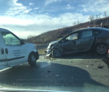 NOVA NESREĆA na auto-putu “Miloš Veliki”: Direktan sudar kamiona i automobila, jedna osoba povređena