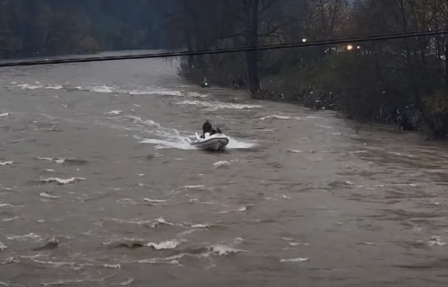 Nabujala reka kod Zenice PROGUTALA dvoje radnika: U toku aktivna potraga za NESTALIM muškarcima (VIDEO)