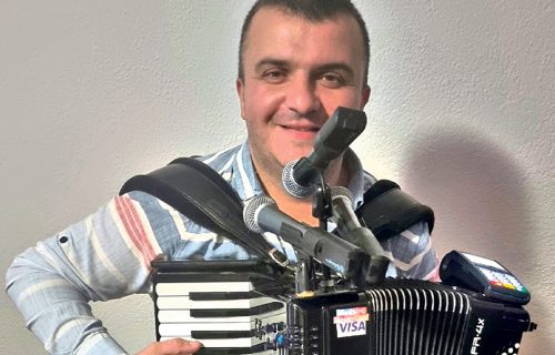 Kada je Željko HARMONIKAŠ uradio ovo, cela sala mu je skandirala: Zbog jednog APARATA postao poznat (FOTO)