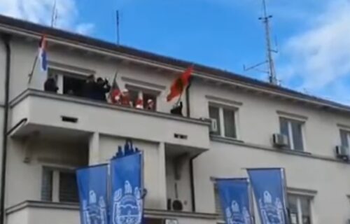 SKANDAL u Bujanovcu: U centru grada istaknute ALBANSKE zastave (VIDEO)