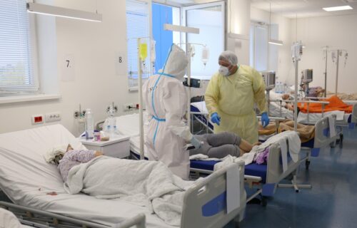 U Srbiji od korone UMRLA nevakcinisana devojka (25): Ova MERA će podstaći mlade da se vakcinišu