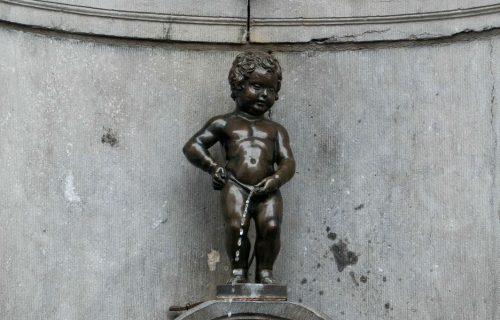 Veličina je ipak BITNA! Saznali smo zašto se turisti RAZOČARAJU ispred čuvene statue u Briselu! (VIDEO)