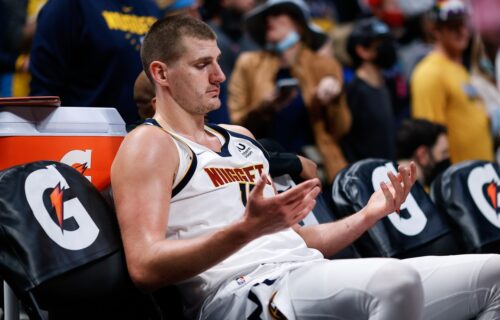 Jokić će bukvalno igrati sam: Posle Mareja, Portera i Dožira još dvojica igrača Denvera van terena!
