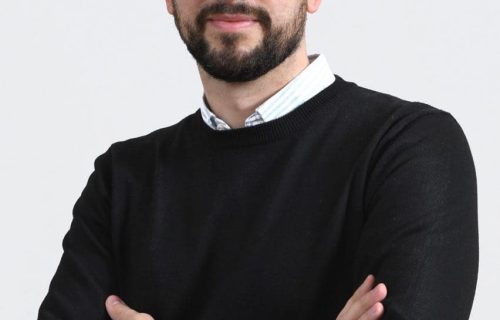 Ponovo radi ŽUTI CIRKUS! Đilas u Novom Sadu promoviše politiku zasnovanu na MRŽNJI