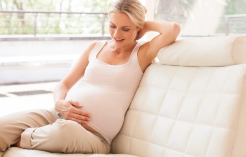 Razlog za brigu ili ne: Da li znate šta znače bebini udarci iz stomaka i zbog čega oni nastaju?