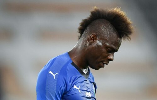 Ovaj čovek nije normalan: Baloteli hteo da zapali saigrače upaljačem i sprejem za kosu