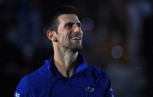 Veliko iznenađenje za Đokovića: Novak dobio poseban poklon od legendarnog fudbalera (FOTO)