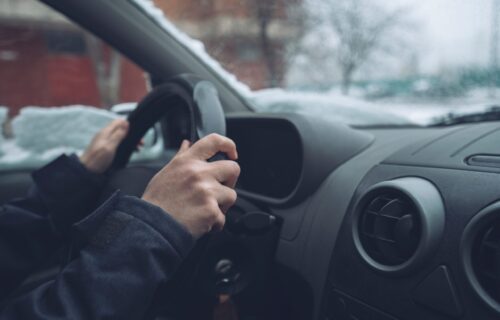 Vozači, promenite lošu naviku: Evo kako da PRAVILNO zagrejete automobil za zimsku vožnju