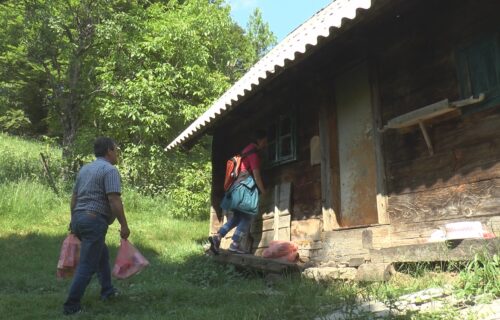 Žena srpski Robinzon Kruso zimu dočekuje bez namirnica i drva: Radica sa Čemernog u opasnosti (FOTO)