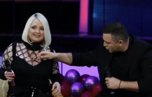 Voditelj Maji Nikolić DODIRIVAO GRUDI u emisiji: Evo kako je pevačica na to reagovala (FOTO)