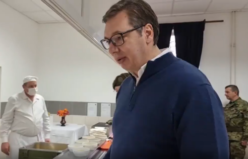 Vučić na tradicionalnom VOJNIČKOM RUČKU: "Dobar pasulj, ali danas ćemo da postimo" (VIDEO)