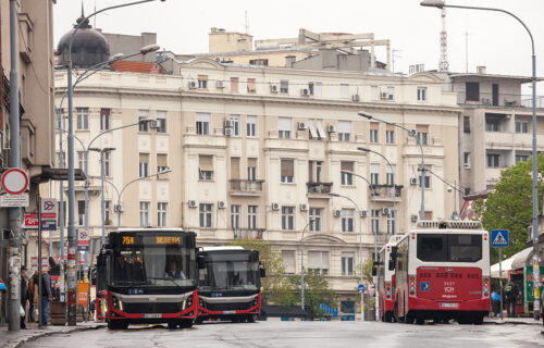 POTRESNA scena na Zelenom vencu: Upravo OŽIVLJAVAJU čoveka, ne daje znake života