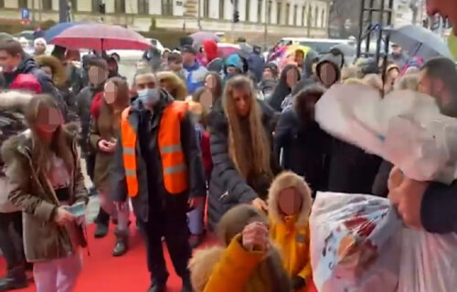 Samo za NAJMLAĐE: Mališanima u Zaječaru podeljeni PAKETIĆI, ali tu nije kraj iznenađenjima (VIDEO)