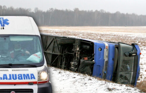 UŽAS na putu kod Pećinaca: Prevrnuo se autobus sa odbojkašicama