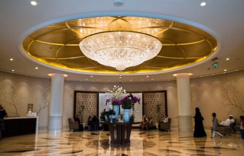 Skandal u Kataru: Radnici im ginu da bi izgradili luskuzne hotele za gospodu i opet ne mogu da ih završe!