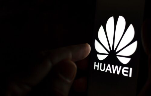 Huawei u zimskoj ofanzivi: Preklopni telefon P50 Pocket najavljen za 23. decembar (FOTO)