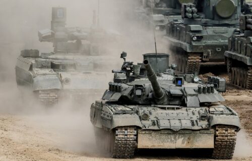 RUSKE ZVERI: Zastrašujući Terminator i T-90MS glavne zvezde u Kairu (VIDEO)