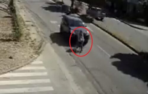 Čudo spasilo ženu i dete: Pregazio ih auto, a mališan ustao kao da ništa nije bilo (VIDEO)