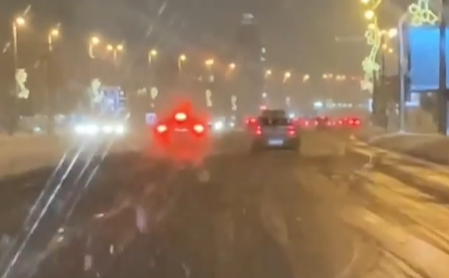 Bahati vozač RAZBESNEO Beograđane! Evo šta je radio po STRAŠNOM nevremenu: "Sramota, budala" (VIDEO)