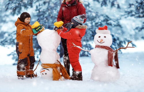 Nešto malo DRUGAČIJE: Pet ideja kako da se IGRATE sa decom na snegu
