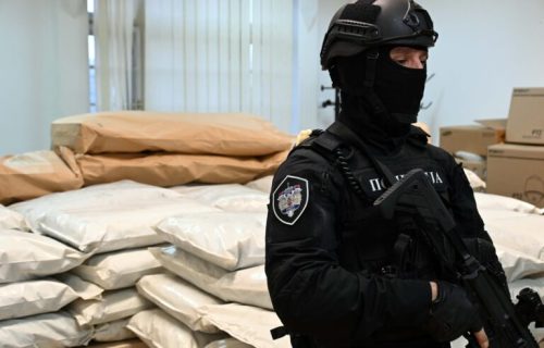 Velika akcija policije! Zaplenjeno 35 kg droge: Inspektori pratili kamion od granice do Ugrinovaca