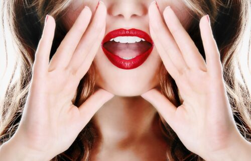 U pet koraka do savršenih usana: Zlatna pravila za nanošenje mat karmina