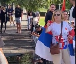 Na ulicama Melburna ljudi sa srpskom zastavom se sukobili zbog Novaka, čuju se i narodnjaci u pozadini