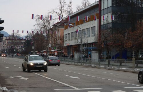 Predsednička palata u BANJALUCI sijala divnim bojama: Osvetljena kao zastava SRBIJE, a ovo je razlog