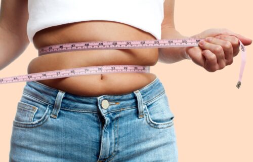 Najbolji način za mršavljenje posle 50. godine: Nutricionisti otkrivaju kako da se rešite sala na stomaku