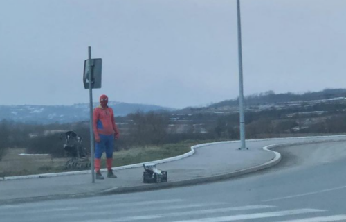 "Piter Parker DOŠAO u Srbiju da pazari": Zbog nesvakidašnjeg prizora GORE društvene mreže (FOTO)