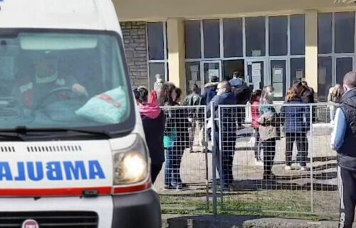 Evo šta je prethodilo TRAGEDIJI ispred kovid ambulante na Voždovcu: Bio je slab i UBRZANO je disao