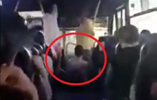 Ovo boli više od batina! Uhvatili DŽEPAROŠA u autobusu, pa ga PONIZILI pred svima (VIDEO)